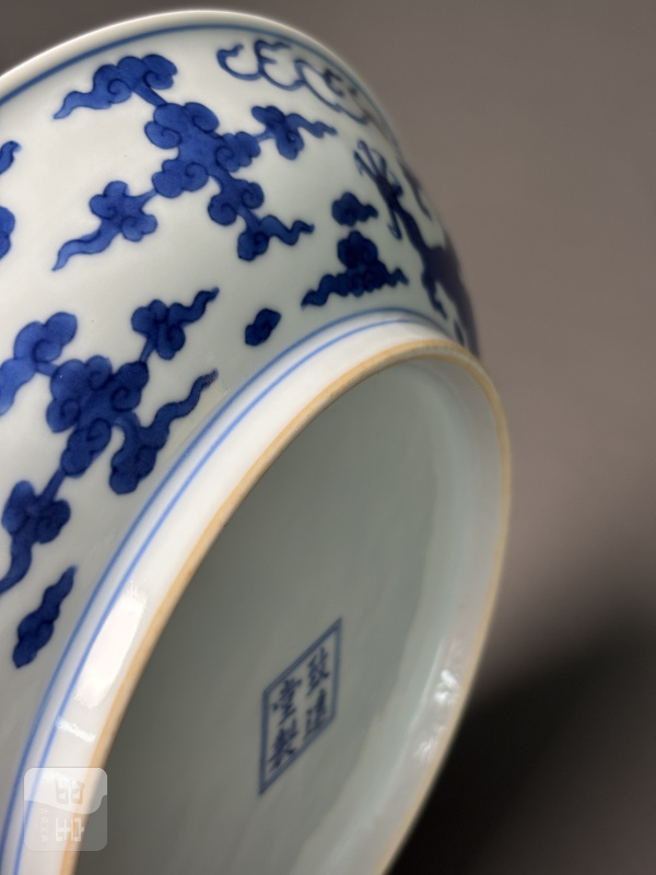 清乾隆 青花云龙纹盘一对（带老盒） - 图23